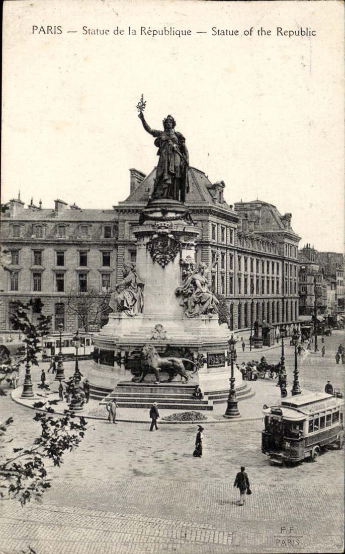 Paris CPA Statue of the Republic (lion tramay)