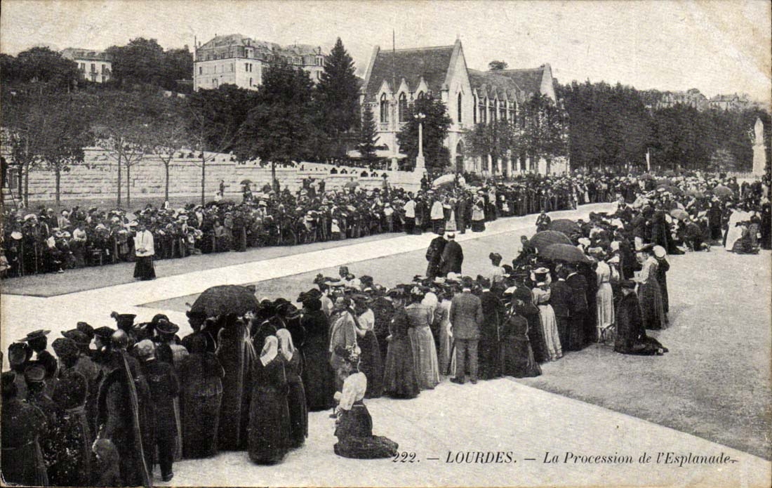 Lourdes CPA the procession of the esplanade