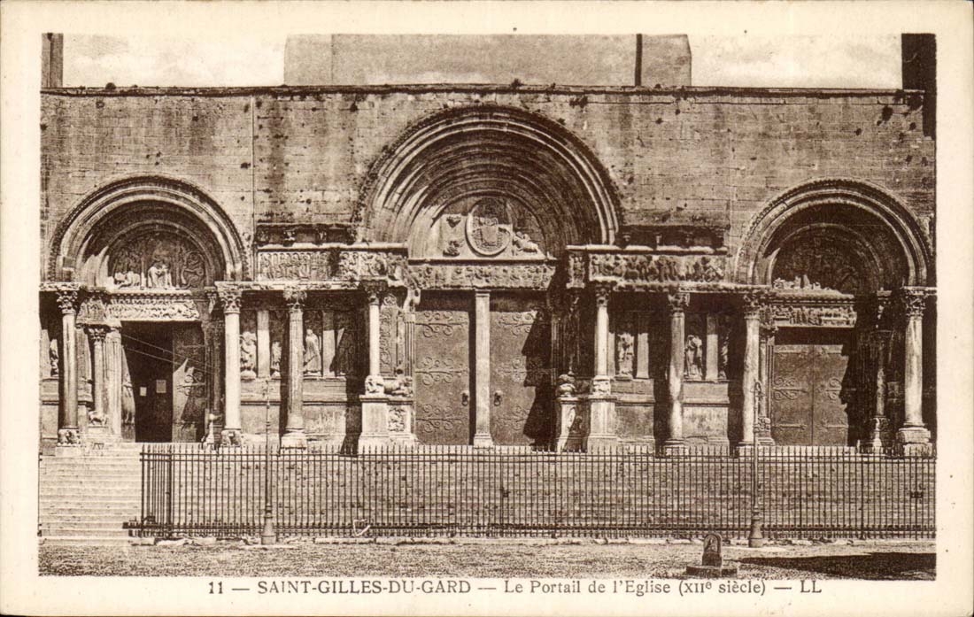 Saint Gilles du Gard CPA Le portail de l'eglise (12eme)