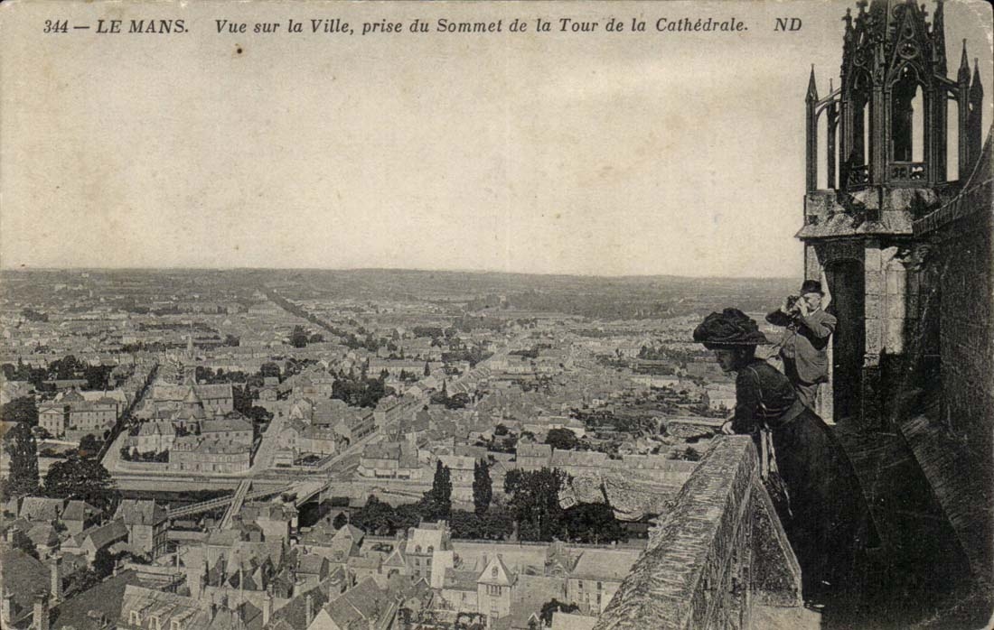 Mans CPA Veu on the city taken of the top of the Tower of the cathedral