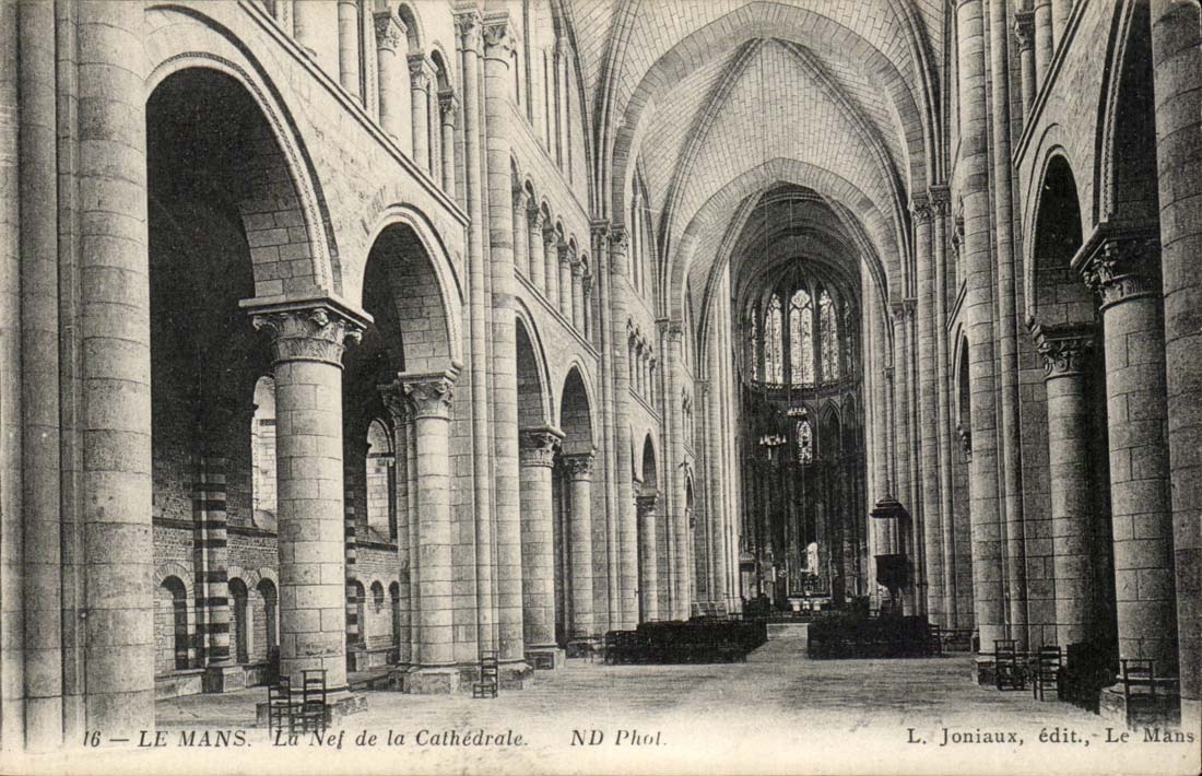 Mans CPA the nave of the cathedral