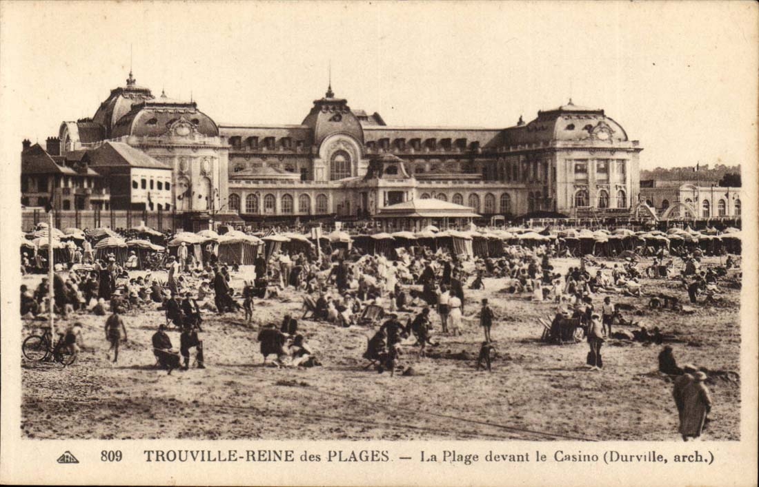 trouville queen of beaches CPA the beach in front of the casino (Durville)