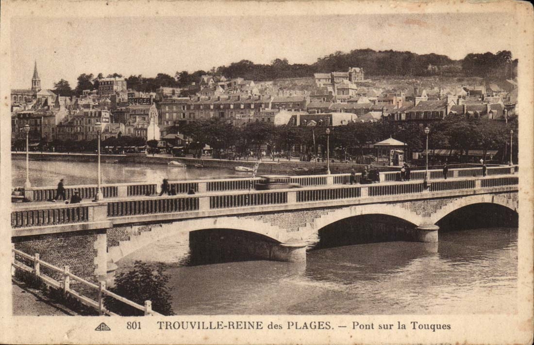 trouville queen of beaches CPA Bridge on the Drums