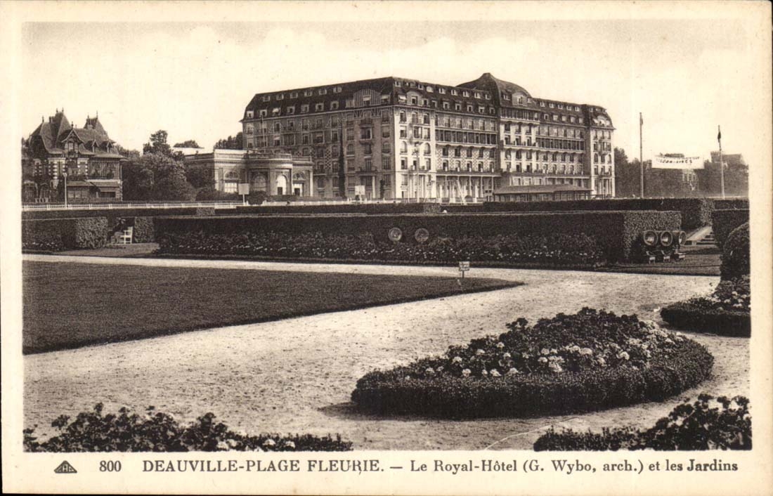 Deauville flowered Beach CPA the royal hotel (Wybo) and gardens