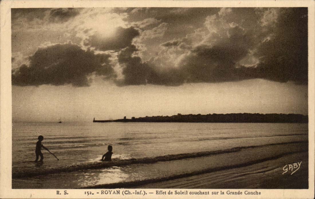 Royan CPA Effect of setting sun on large the conche