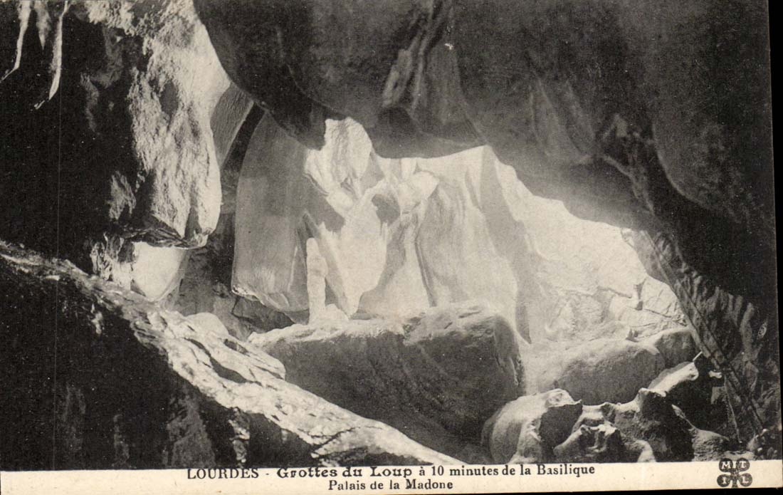 Lourdes CPA GRottes of the wolf has 10 minutes of the Palais basilica of the Madonna
