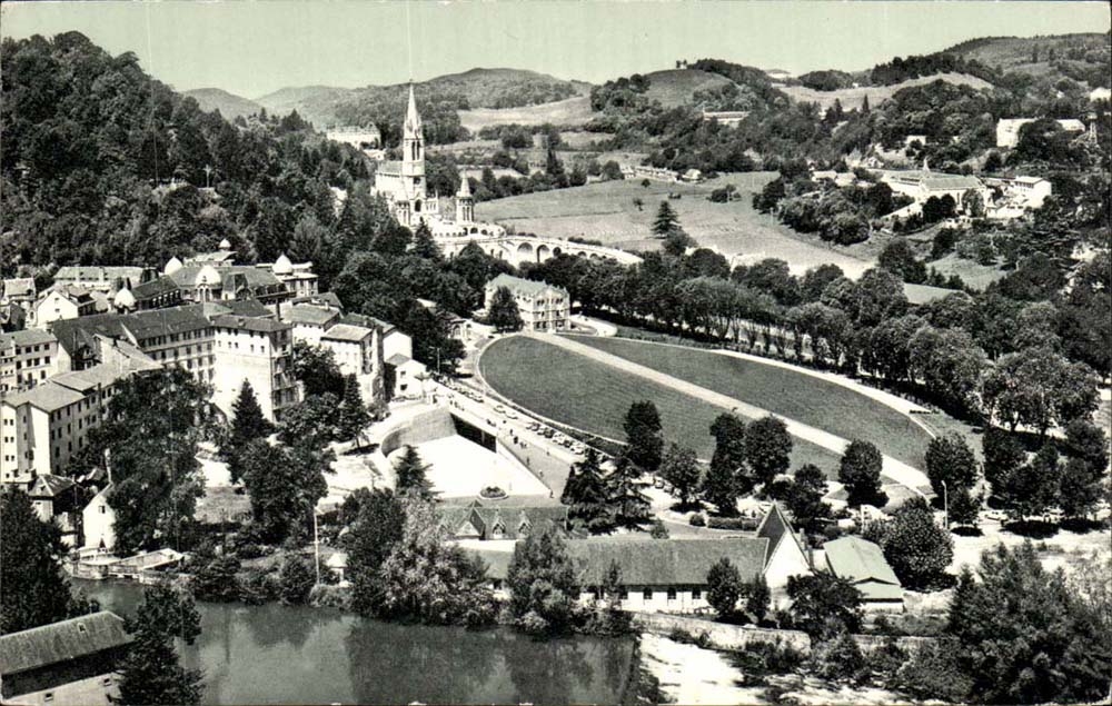 Lourdes CPA the basilica and the underground church