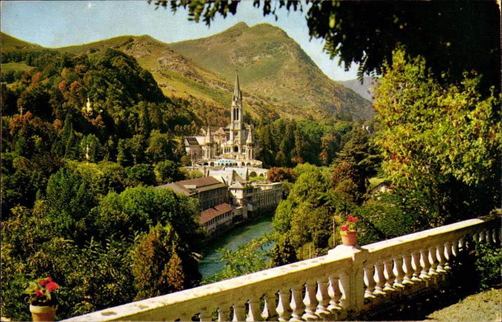 MODERN CARD Lourdes the basilica and Gave