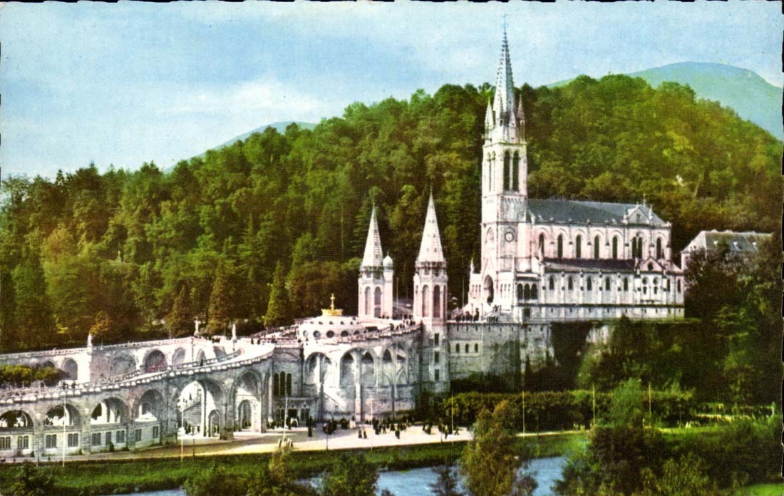 Lourdes MODERN CARD the basilica and the martyrdom