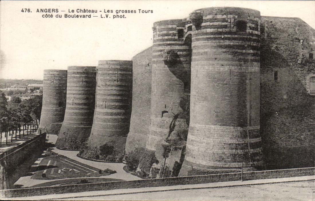 Angers CPA the castle the grosses towers dimensions boulevard