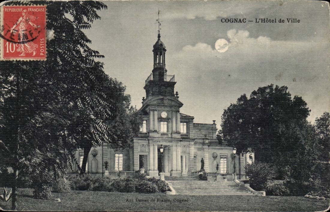 Cognac CPA the town hall