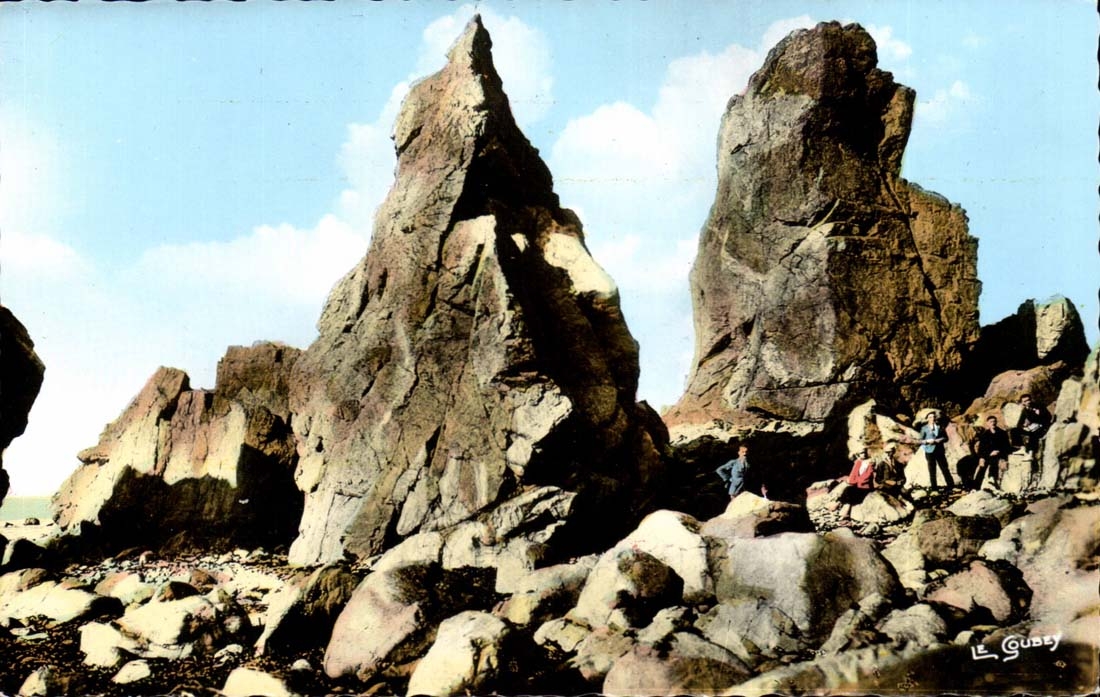 La Hague MODERN CARD With the foot of cliffs of Jabourg