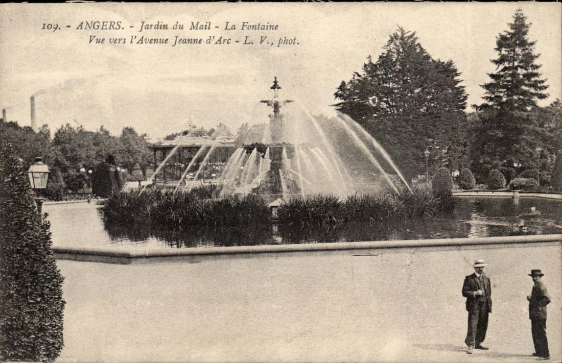 Angers - Garden of the Email the Fountain Seen worm Which occurred Jeanne d' Arc - CPA