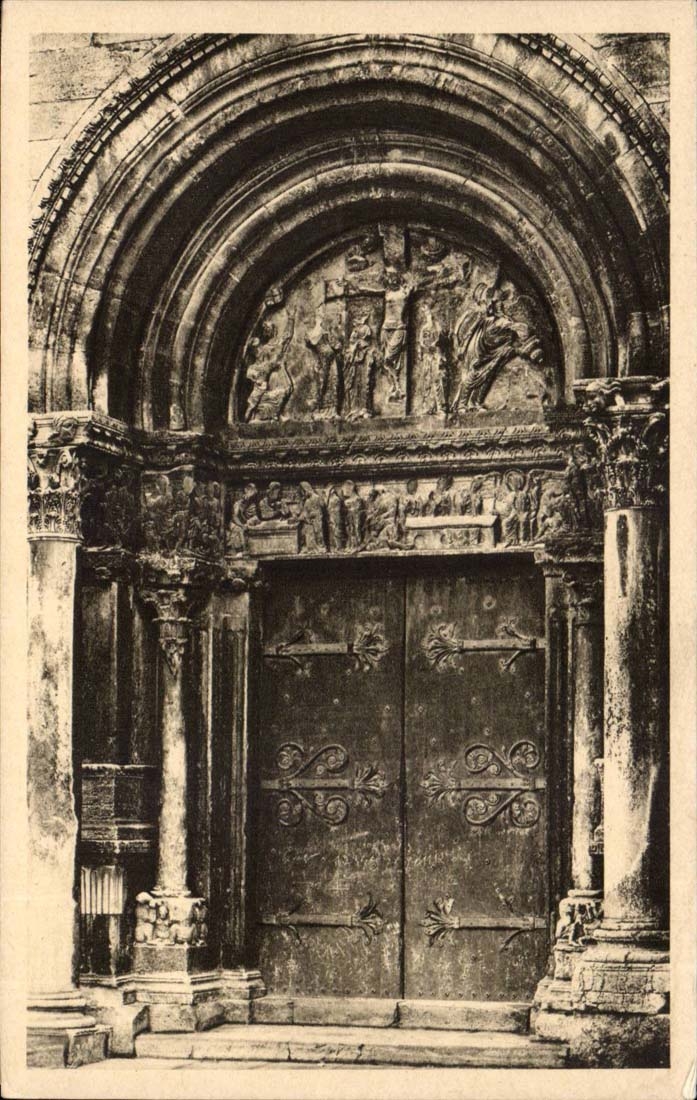 Saint Gilles - Facade de la Basilique abbatiale Portail de Droite - CPA