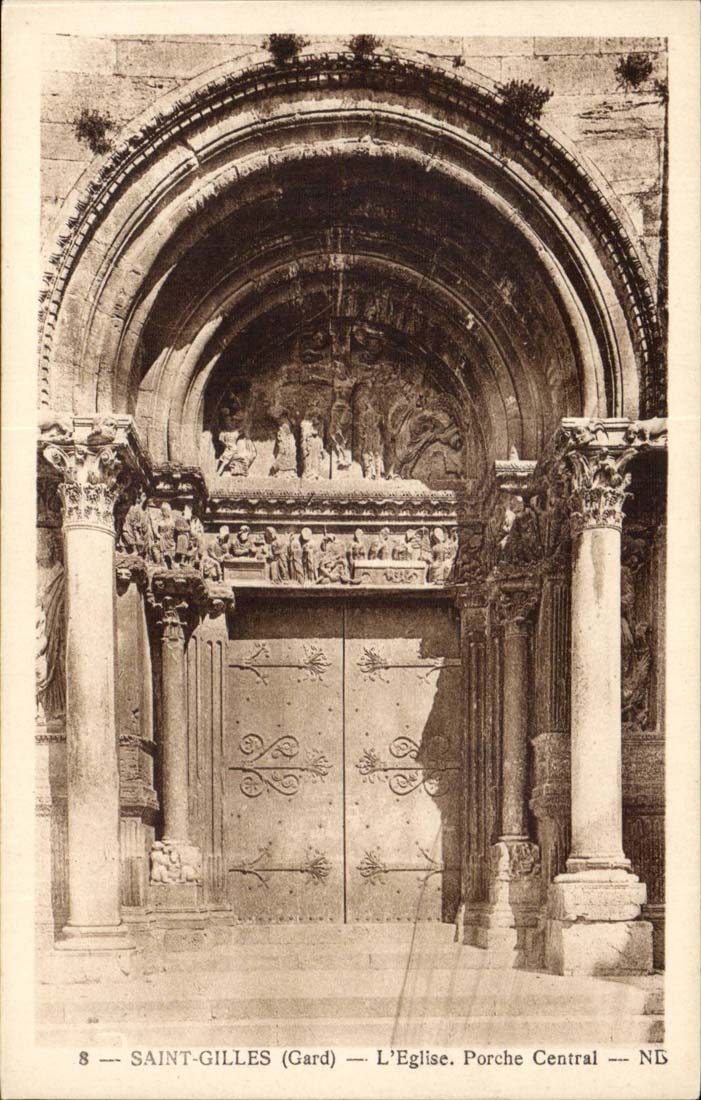Saint gilles CPA L'eglise Porche central