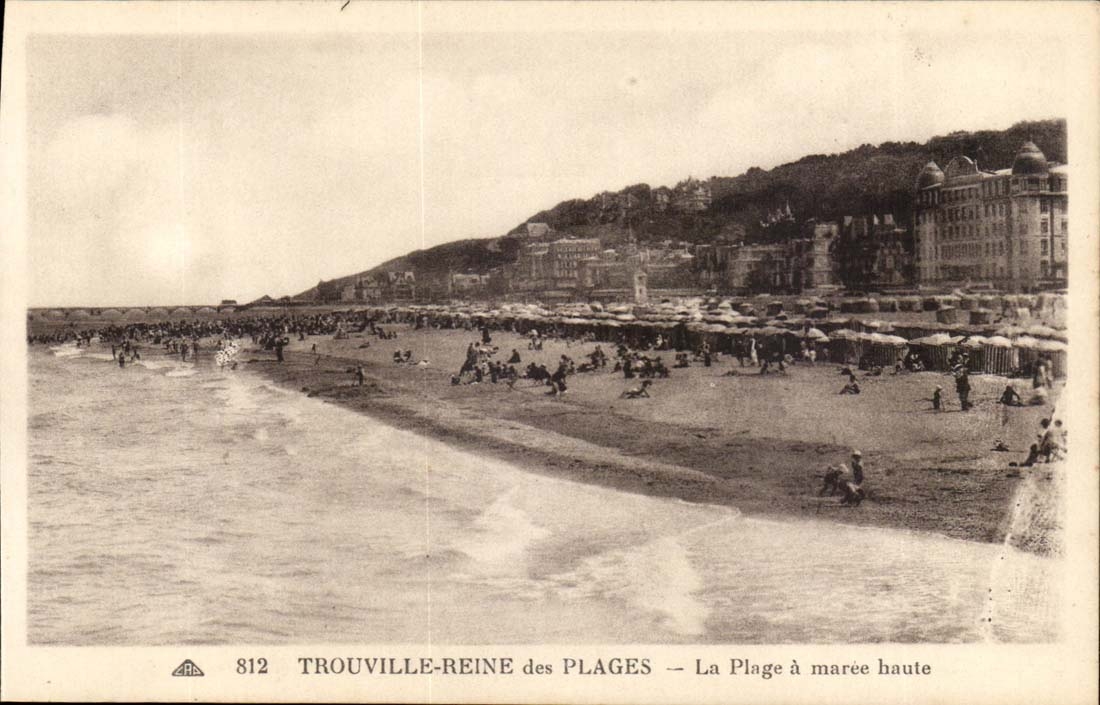 Trouville Reine of beaches CPA the beach has high tide