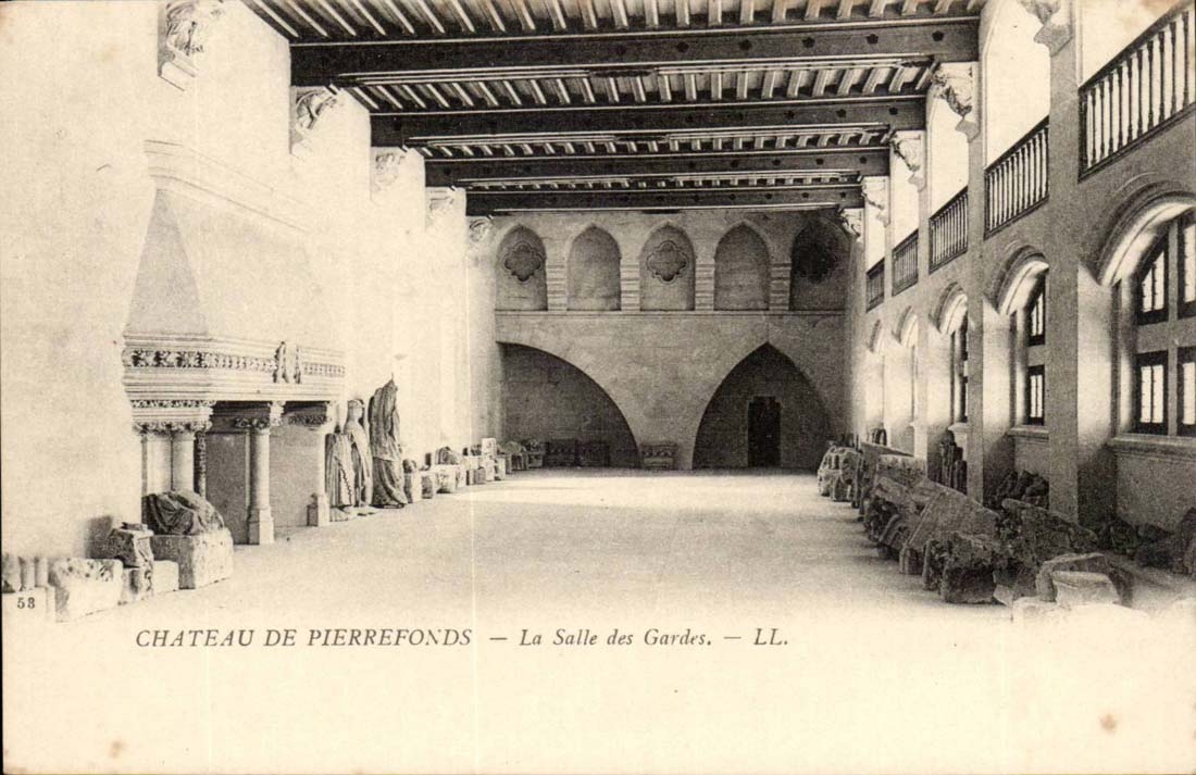 Pierrefonds CPA Chateau La salle des gardes