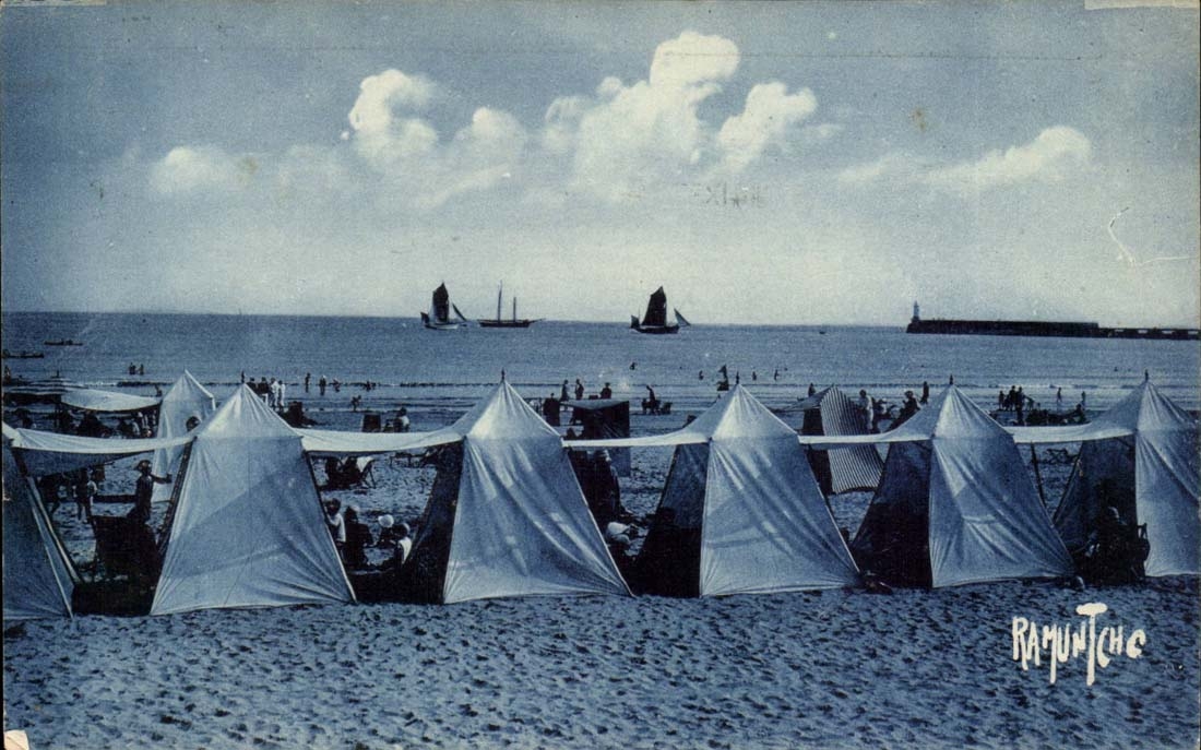 CPA Beaches of Sables d'Olonne Towards the exit of the port