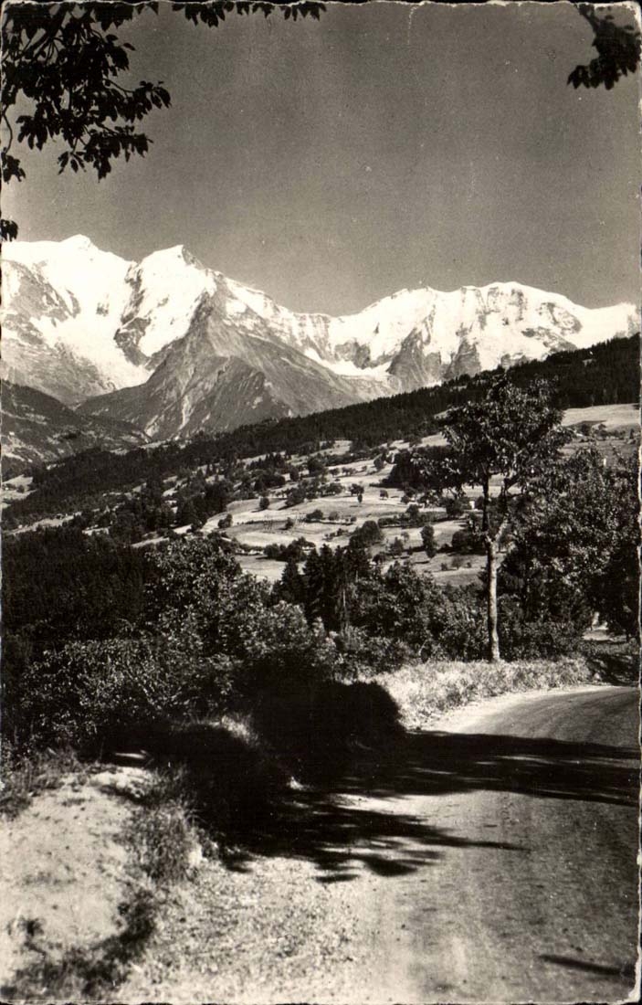 CPSM Combloux Road of Basseville and the Mount Blanc