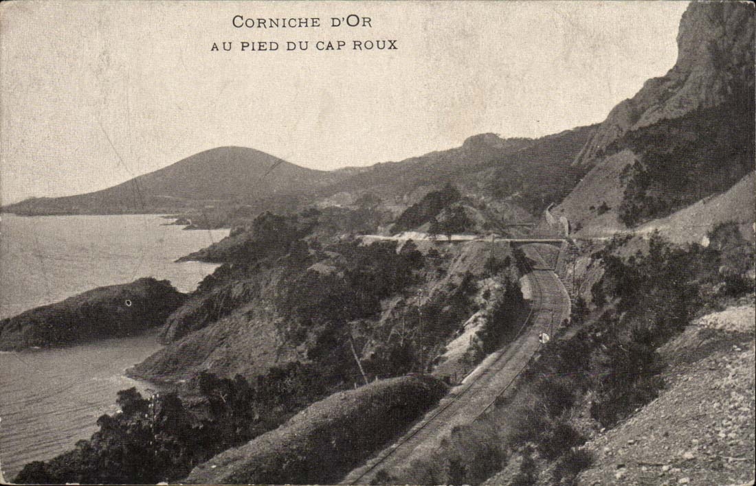 CPA Corniche d'or Au pied du cap roux