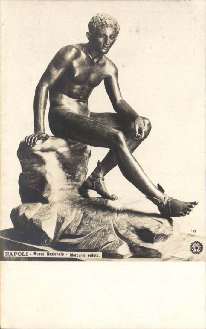 Italy Italia Napoli CPA Museo Nazionale Mercurie sedute