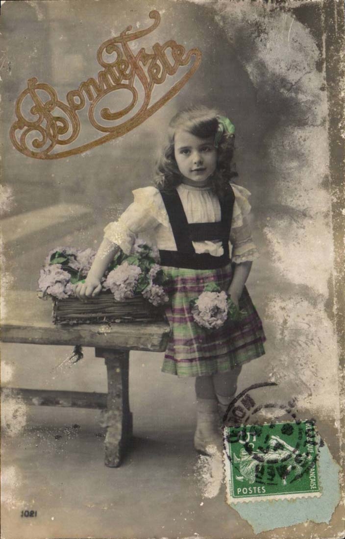 Fantasy - Children - File with Flowers - Good Festival - Curly headed girl with plaid skirt - CPA