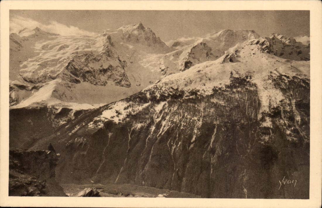 CPA the Alps solid mass of Pelvoux and last prolongations of large russet-red