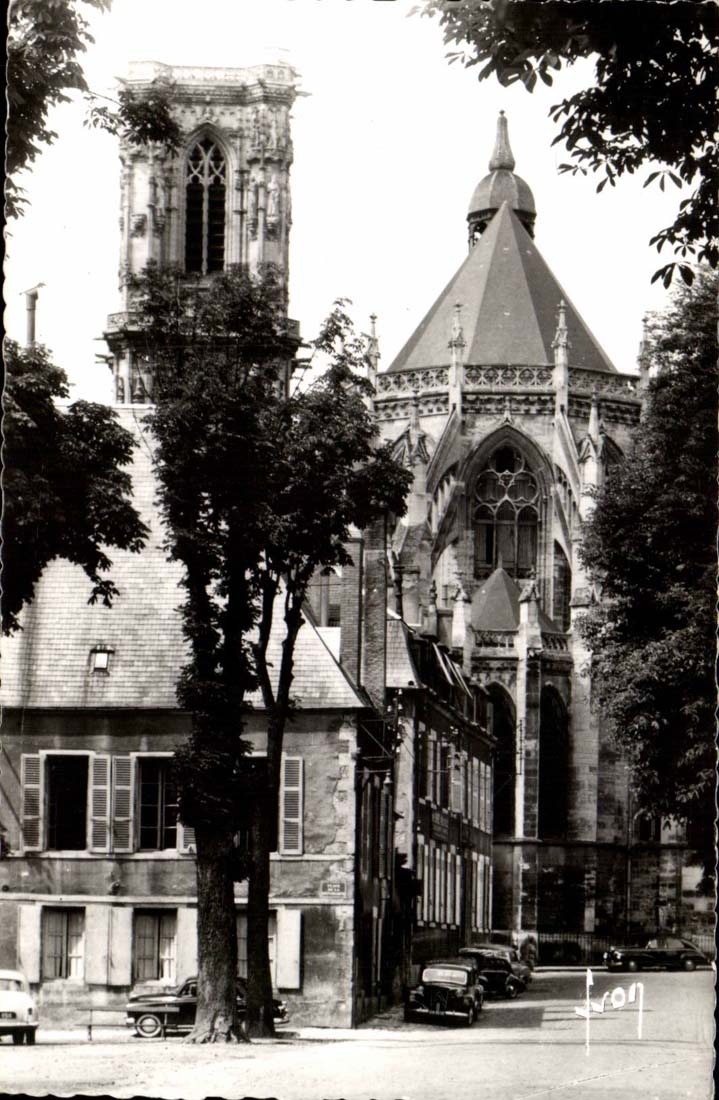 Nevers MODERN CARD House of the place of the Republic and the cathedral