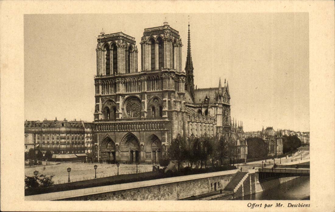 Paris CPA Notre Dame