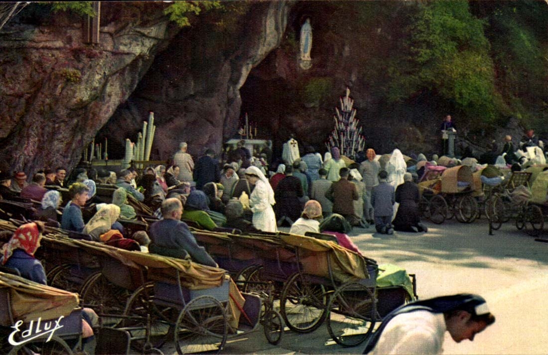 MODERN CARD Lourdes patients in front of the cave