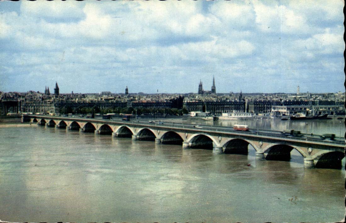 CPA Bordeaux the stone bridge View on the city