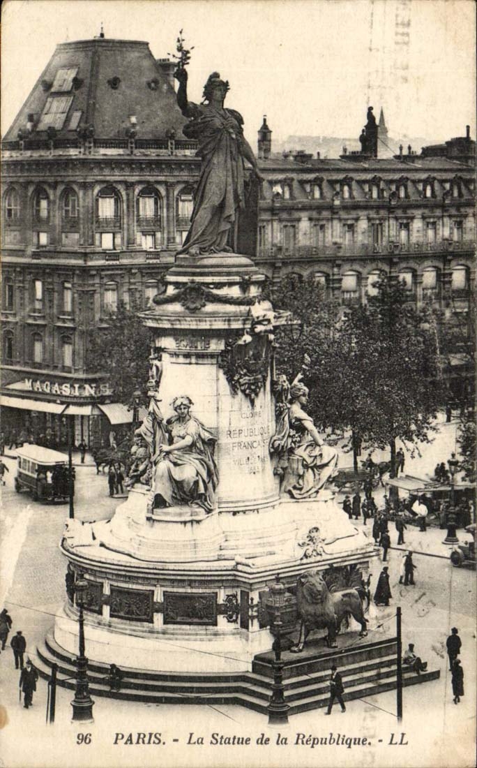 Paris CPa Statue of the Republic