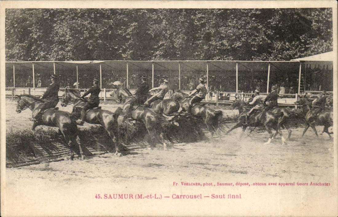 Saumur CPA Carousel final Jump (horses hippism)