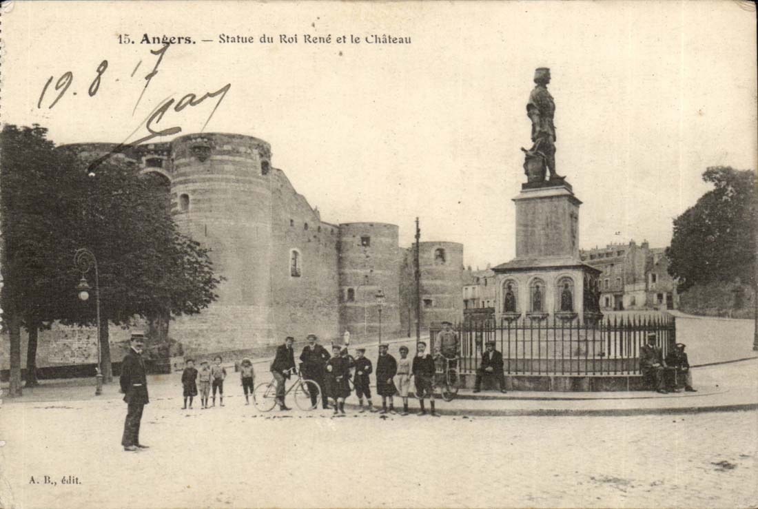 Angers CPA Statue of King Rene and the castle (children)