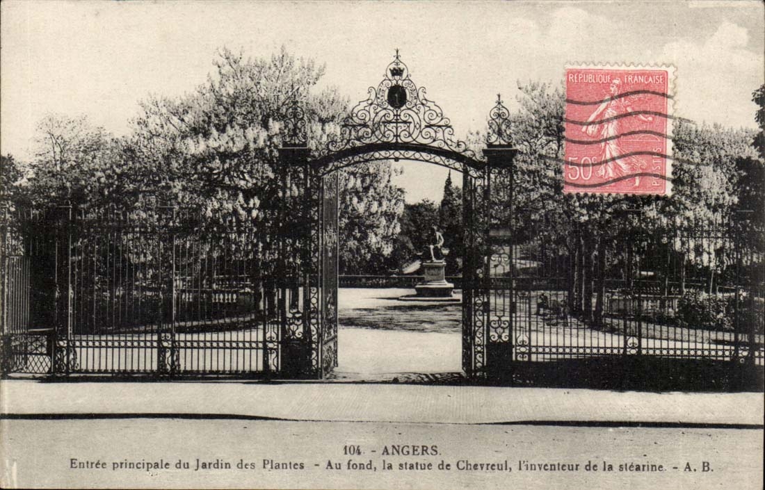 Principal Angers CPA Entered of the botanical garden At the bottom Statue of Chevreul the inventor of stearin