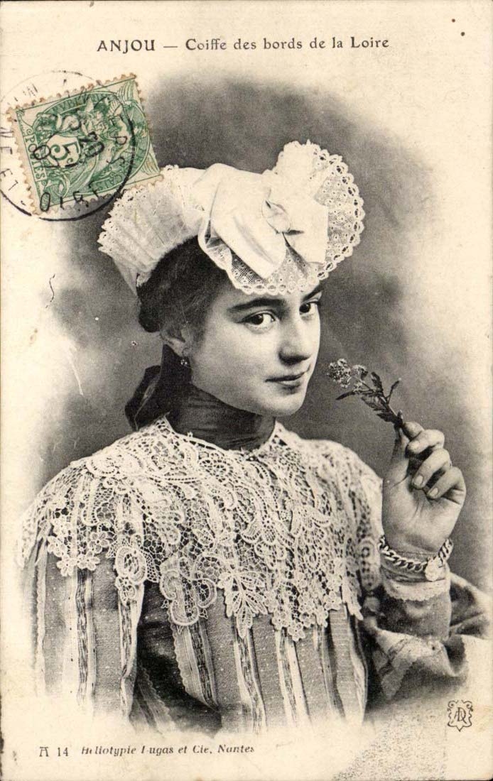 CPA Kostum-Folklore bedeckt Rander des Loire TOP mit einer Kappe