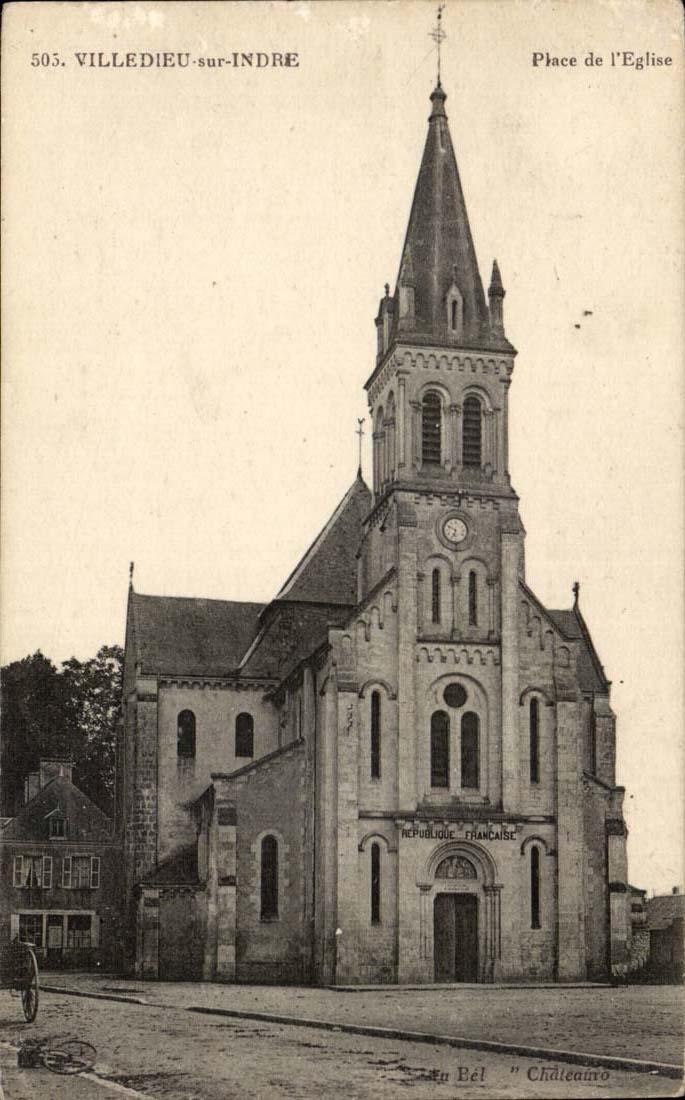Villedieu on Indre CPA Places church