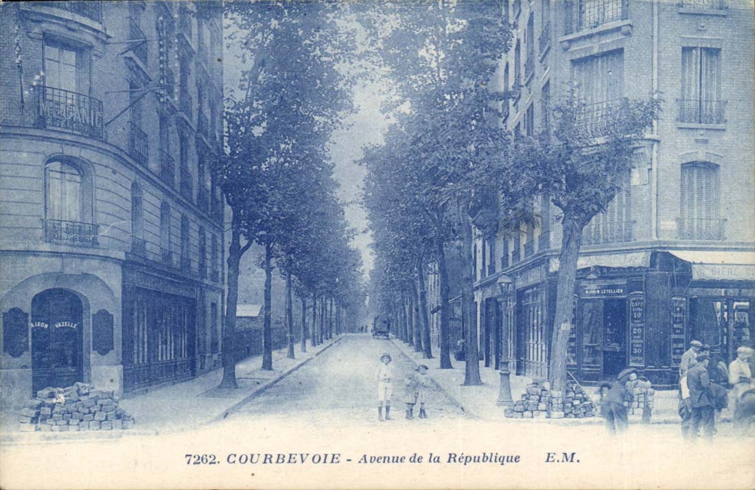 Courbevoie CPA das von der Republik auftrat