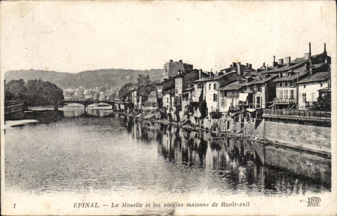 Epinal CPA the Moselle and old houses of Rualmenil