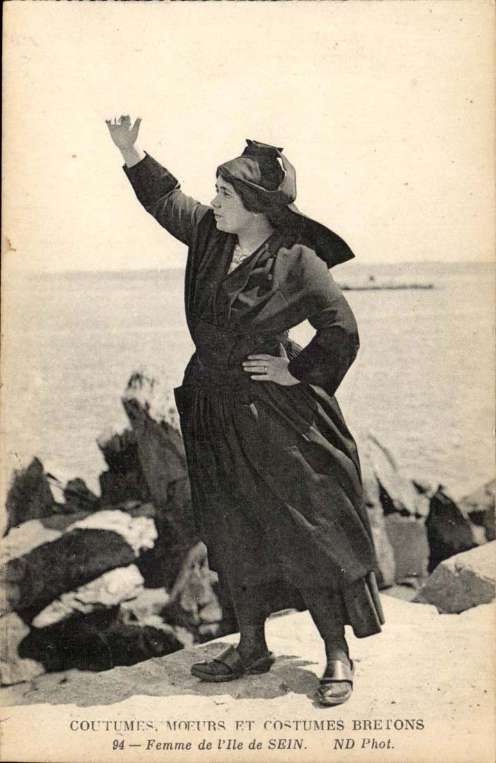 CPA Bretone kostumiert Weise und Gewohnheiten Frau der Insel der Mitte TOP