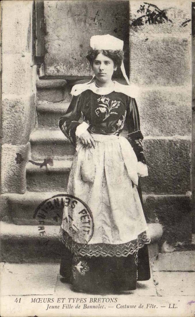 Bretonische CPA Weise und Arten junges Madchen vom Bannolec Kostum des Festivals