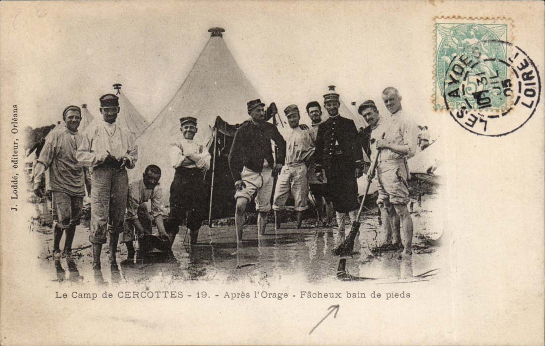 CPA Loiret the camp of Cercottes After the Annoying storm bath of feet (militaria)