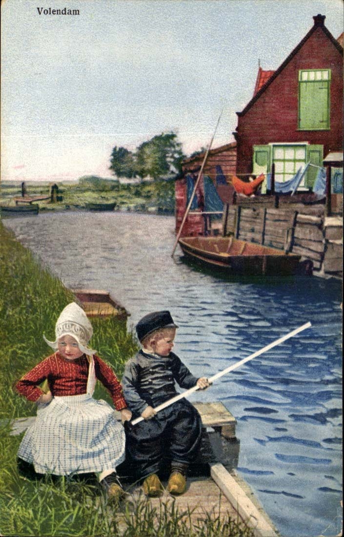 Land nicht niederlandisches Volendam (Folklore kostumiert Muhlhirsekinder)