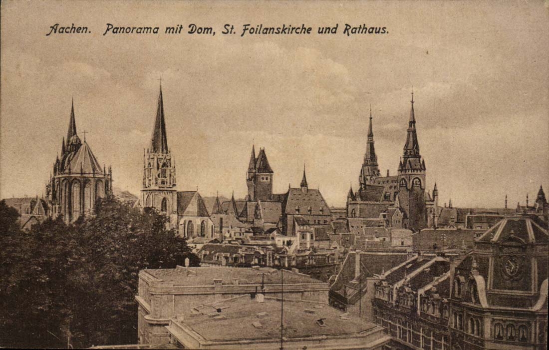 Allemagne Aachen CPA Panorama mit Dam St Faoilanskirche und Rathaus