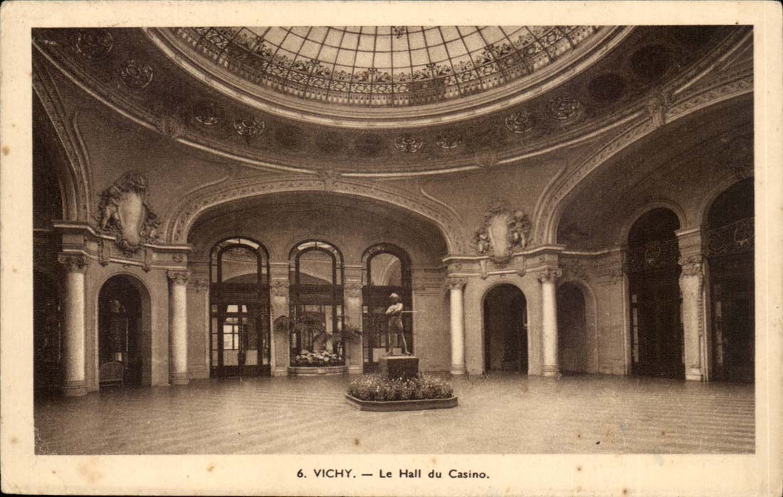 Vichy CPA the hall of the casino