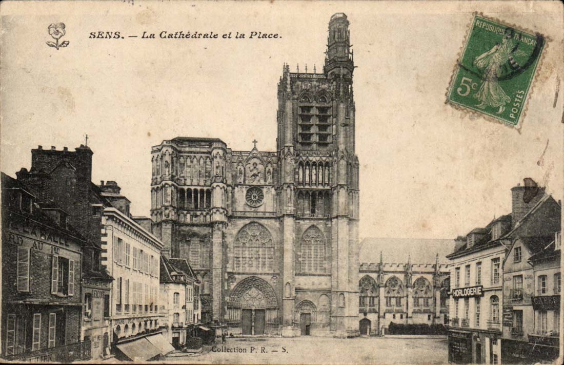 Sens CPA the cathedral and the place