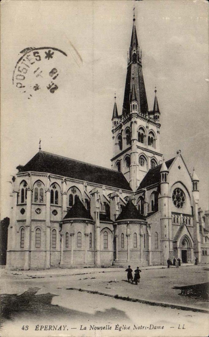 Epernay CPA La nouvelle eglise Notre DAme