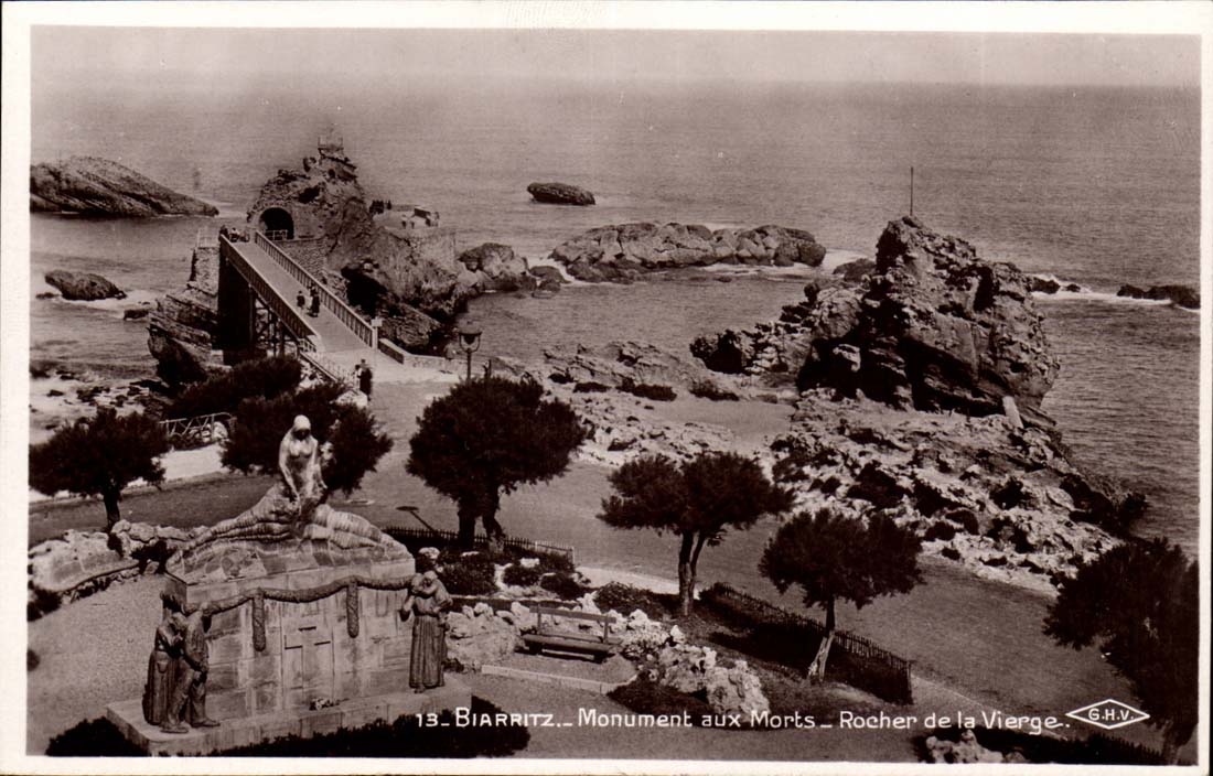 Biarritz CPA Monument aux morts Rocher de la vierge