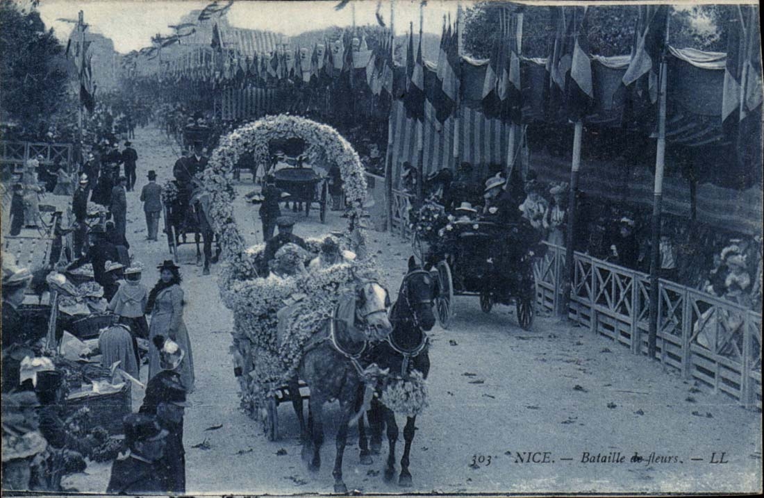 Nice CPA Bataile de fleurs (carnaval carnival)