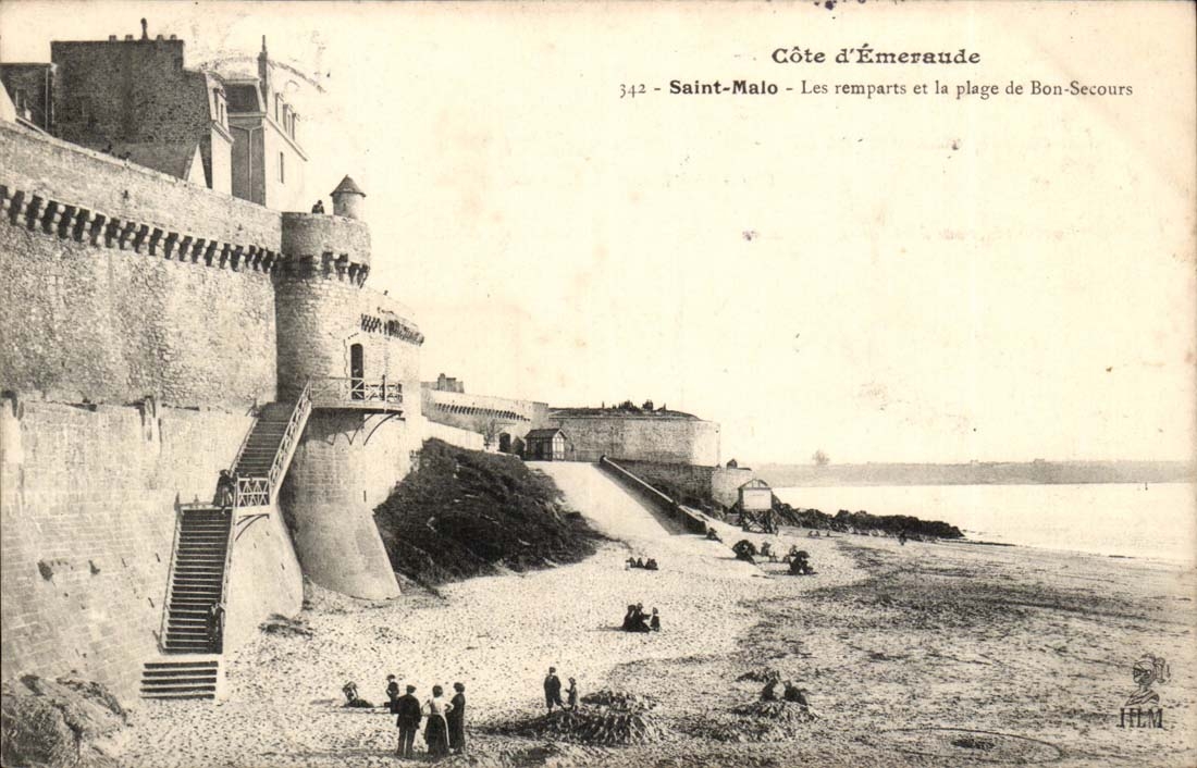 Saint Malo CPA Les remparts et la plage du Bon secours